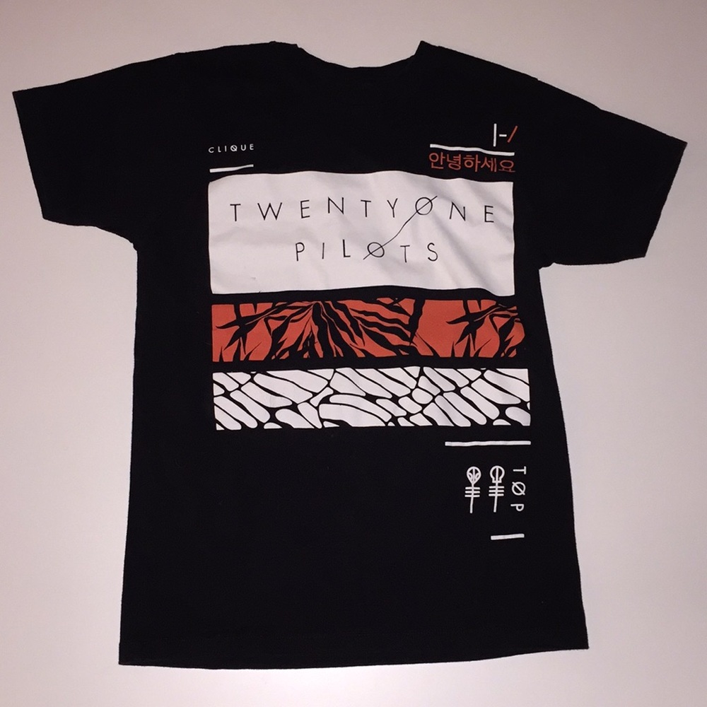 Twenty One pilots shirt. |-/